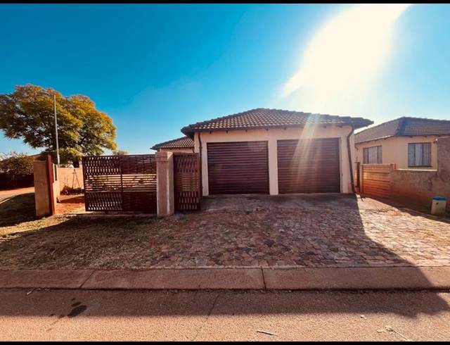 3 BEDROOM HOUSE FOR SALE IN THE ORCHARDS